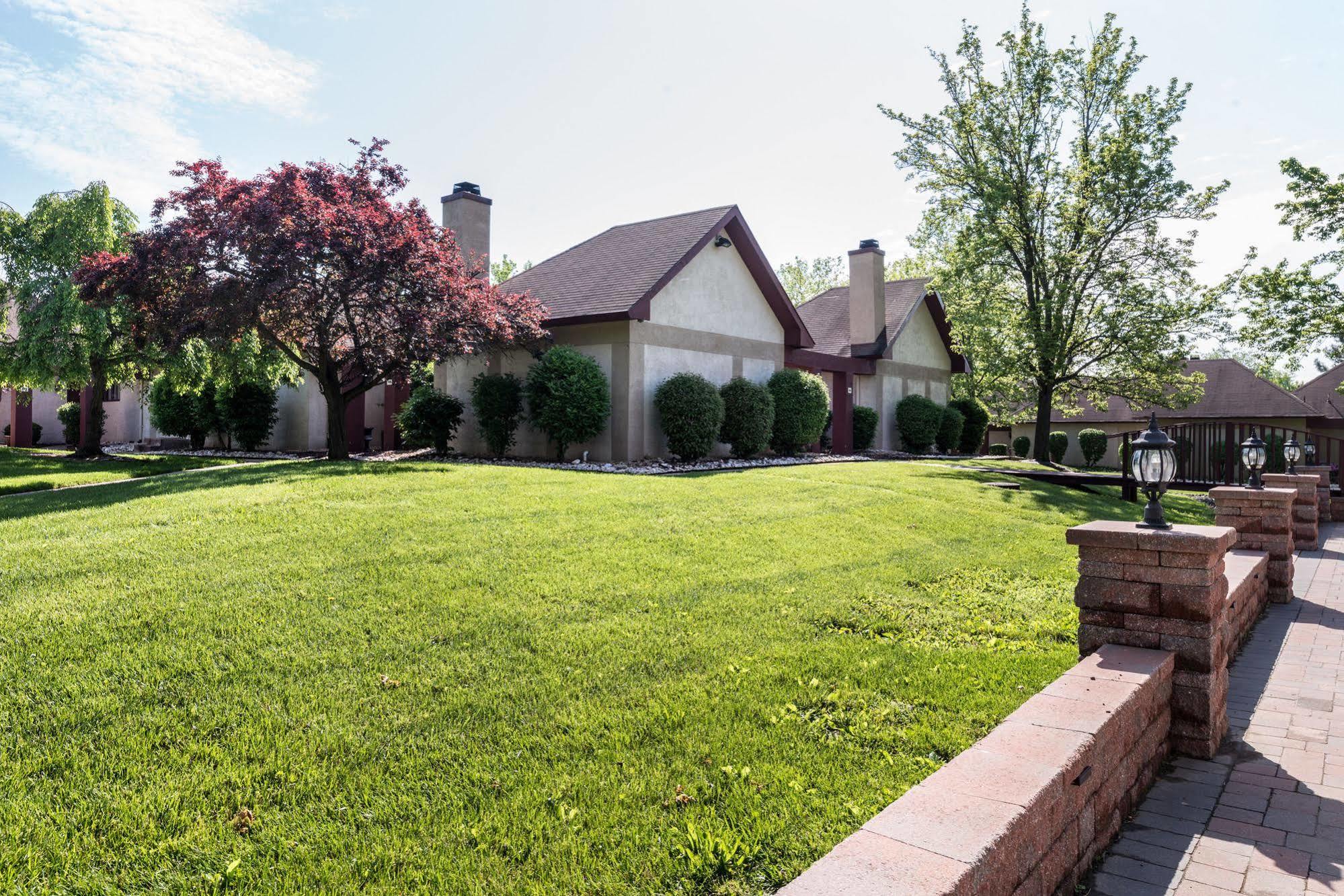 Inn Of The Dove Romantic Luxury & Business Suites Bensalem Exterior foto
